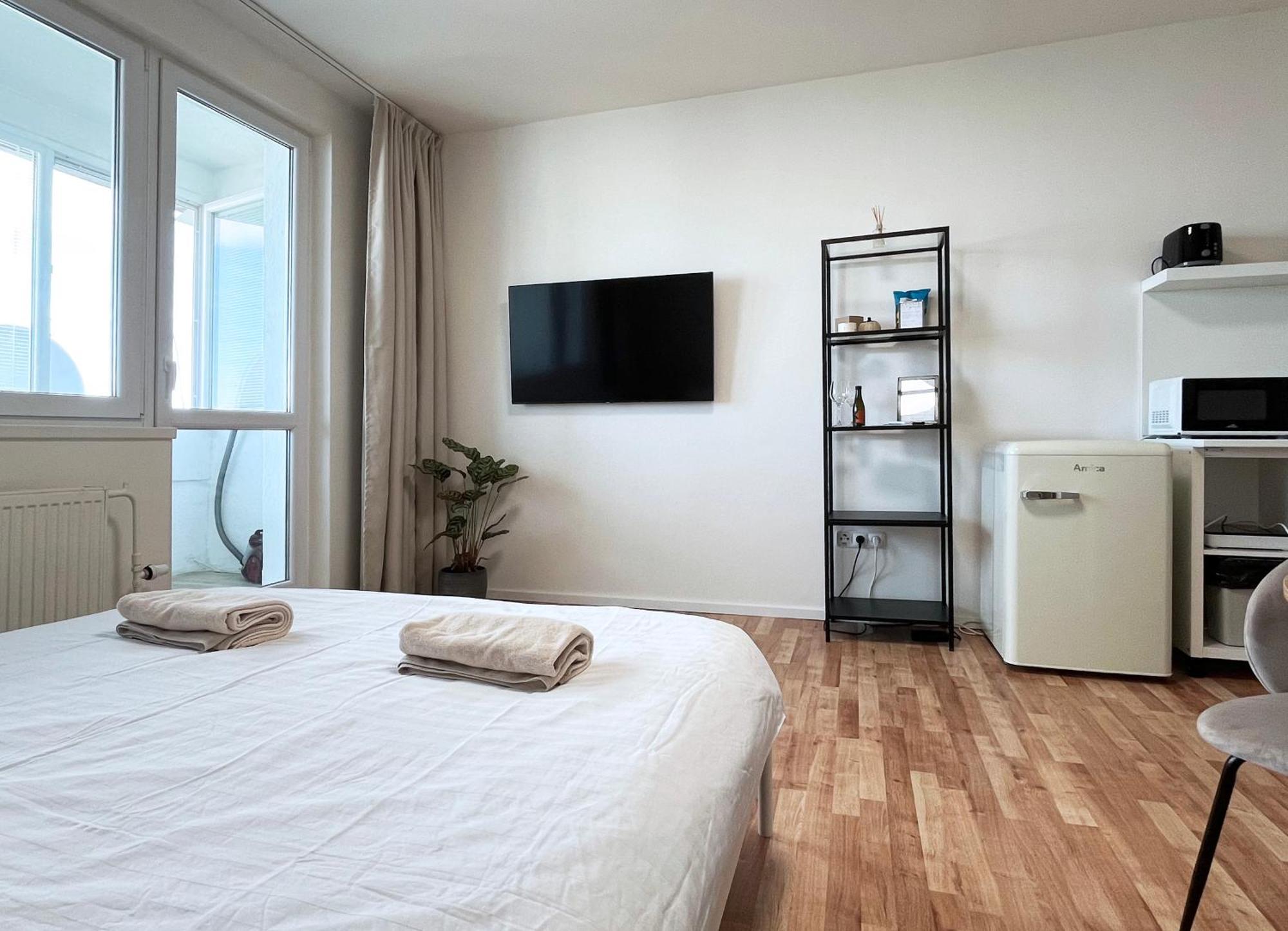 Air-Conditioned Studio, Close To City Centre & Tram Stop Bratislava Exterior photo